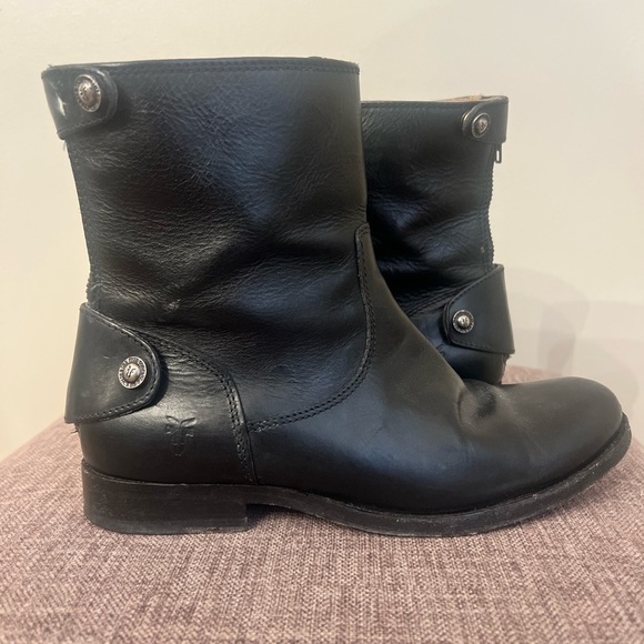 Frye Black Leather Ankle Boots
Women’s size 6 - Picture 1 of 5
